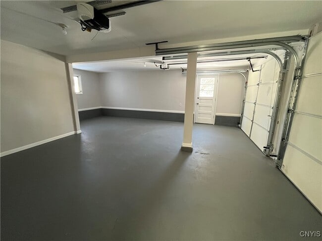 Building Photo - 7650 Commodore Cir