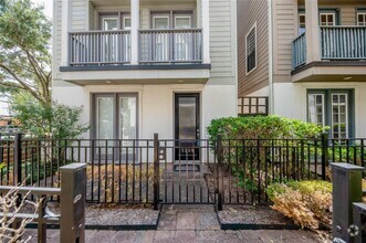 Building Photo - 3249 Maxroy St