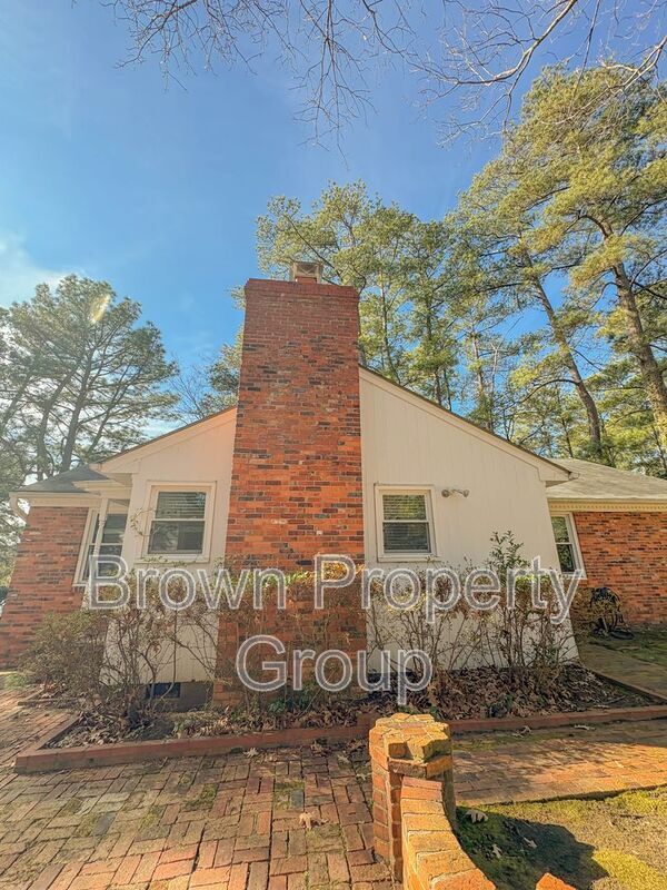 Building Photo - 2522 Mirror Lake Dr