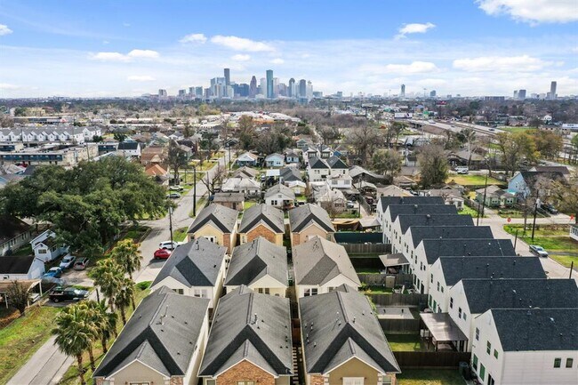 Building Photo - 4609 Sharman St