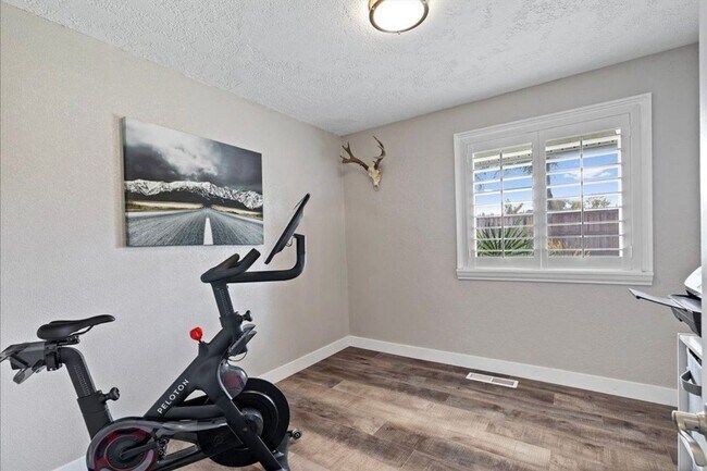 Building Photo - 4/2 Granite Bay, Pool, Jacuzzi, RV Parking...