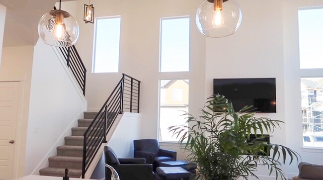 Building Photo - 118 N Lasalle Dr