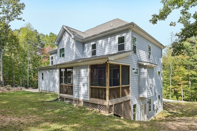 Building Photo - Luxury 5 Bed, 3.5 Bath Home on Large Lot !...