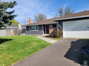 Building Photo - 3 bedrooms 2 bath