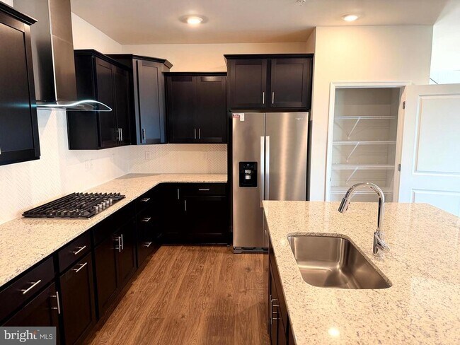 Building Photo - 461 Hanson St