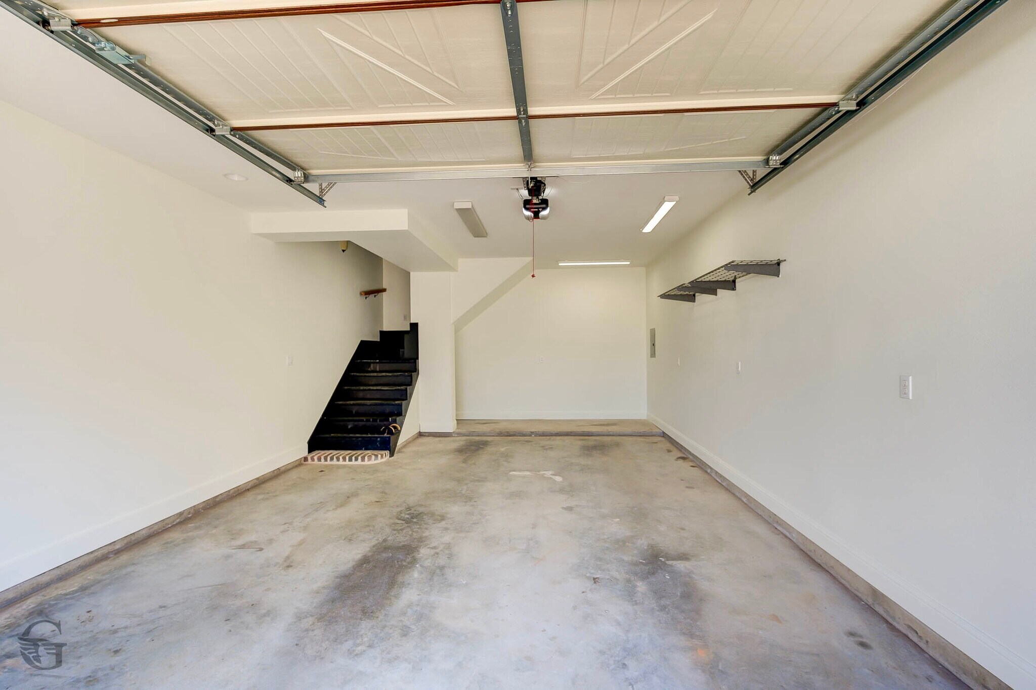 Building Photo - 555 Canterbury Ln