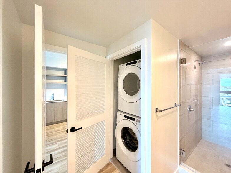 Building Photo - 421 SW 5th Ave