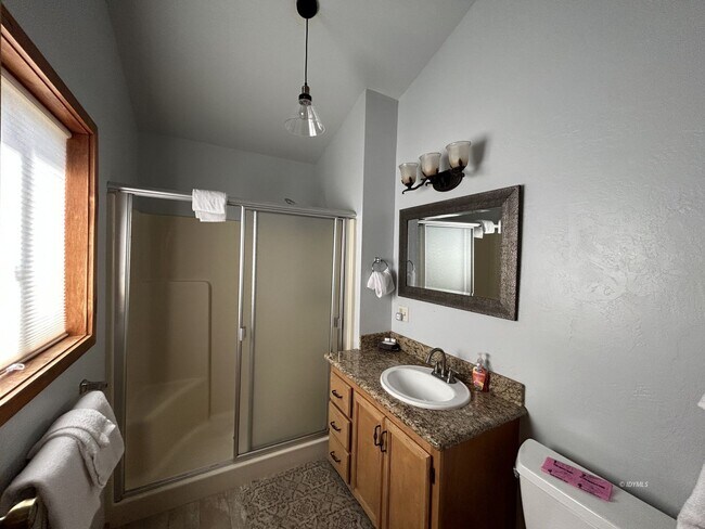 Building Photo - Solar 3 Bd/ 2 Ba. Single-Family Home Rental