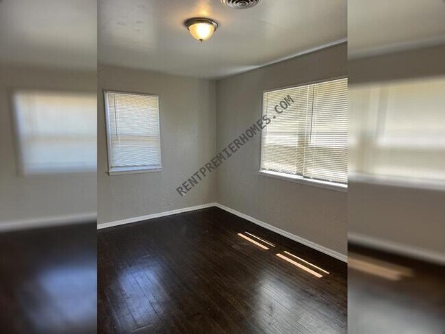 Building Photo - 901 NW 89th St