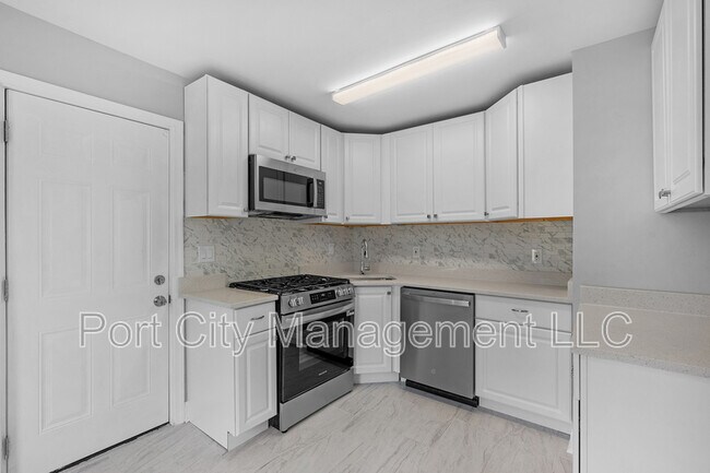 Building Photo - 4902 Gilray Dr