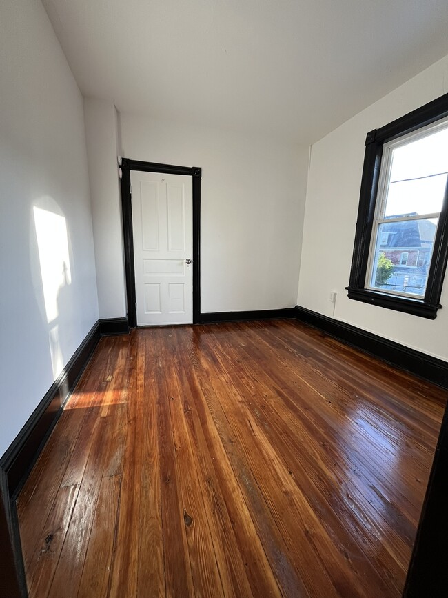 Building Photo - 726 Sassafras St