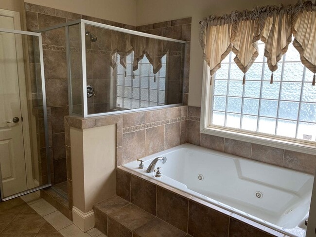 Building Photo - 2209 Talbott Ct