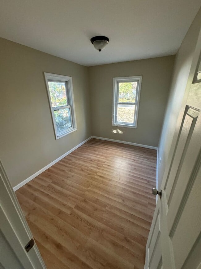 Building Photo - Perfect ranch in great Farmington hills ne...