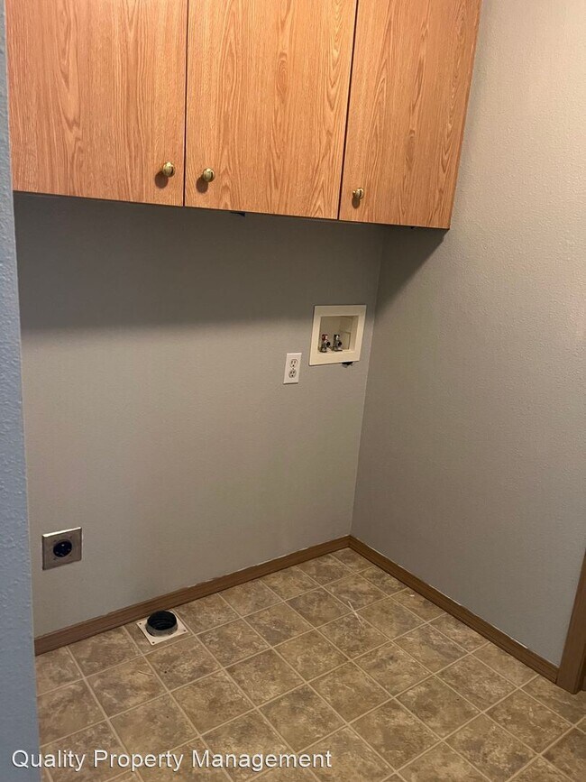 Building Photo - 3 br, 2 bath House - 7909 E Antelope Road