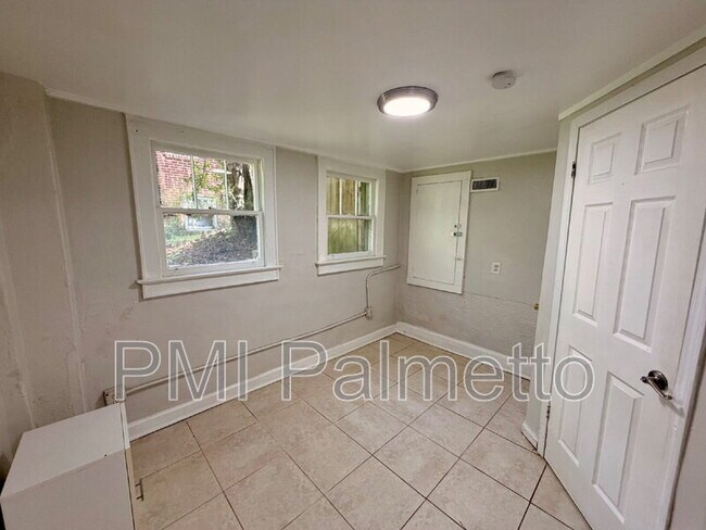 Building Photo - 1304 Mt Vernon St
