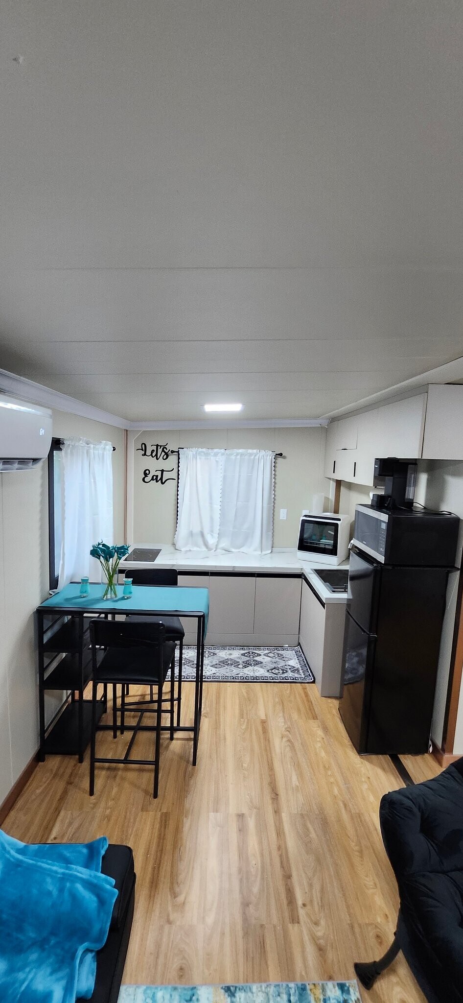 Building Photo - 2 W Nakoma