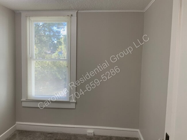 Building Photo - 607 Forest Ave