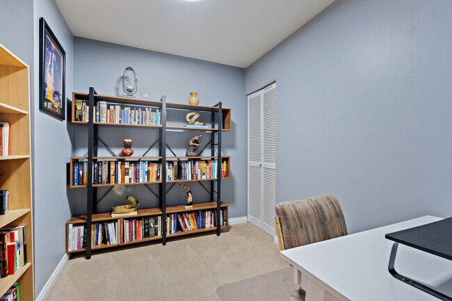Building Photo - 15512 Country Club Dr
