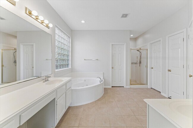 Building Photo - 12019 Costa Del Rey Ct