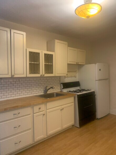 Building Photo - 213 E Meade St