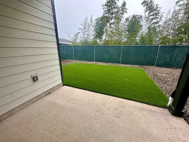 Building Photo - SD10th