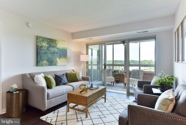 Building Photo - 2151 Jamieson Ave