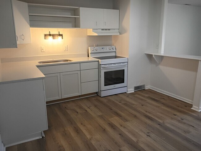 Building Photo - Updates....Updates.....Updates!!!! 3 Bed 2 Bath Home with detached garage!