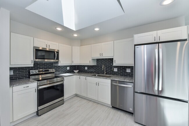 Building Photo - 5S480 Campbell Dr