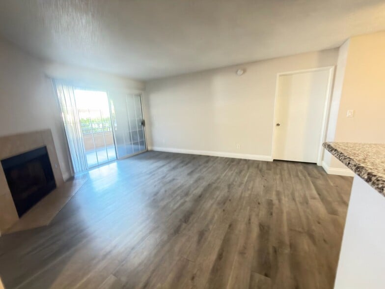 Building Photo - 2200 S Fort Apache