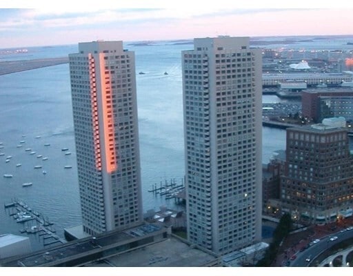 Building Photo - 85 E India Row