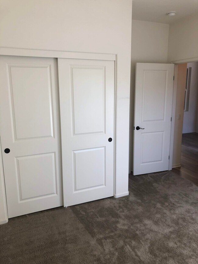 Building Photo - Beautiful 4 Bed 3 Bath Home In Harmony Gro...