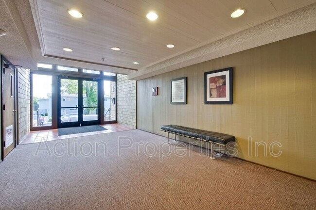 Building Photo - 2211 Latham St