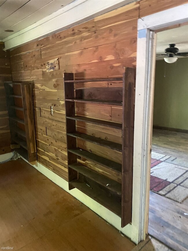 Building Photo - 2 br, 1 bath House - 913 South Elm Street