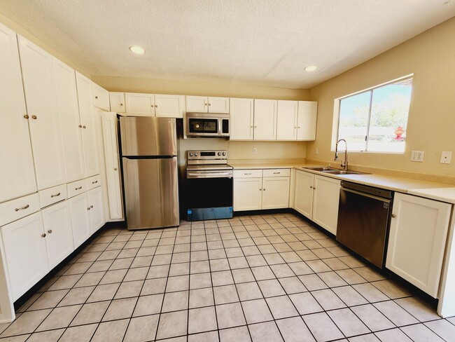 Building Photo - 3 Bedroom Close to Intel, Kyrene Schools!