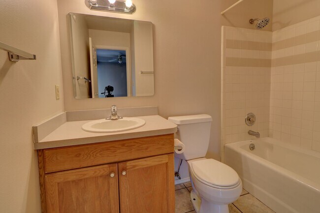 Building Photo - 3 Bed Provo Condo