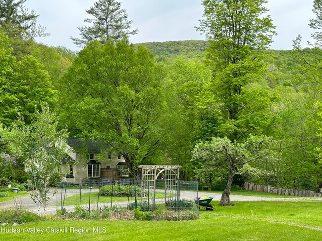 Building Photo - 4666 NY-212