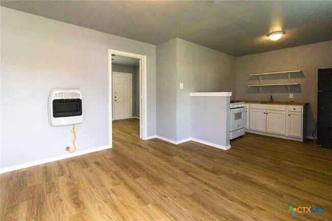 Building Photo - 116 W Avenue A