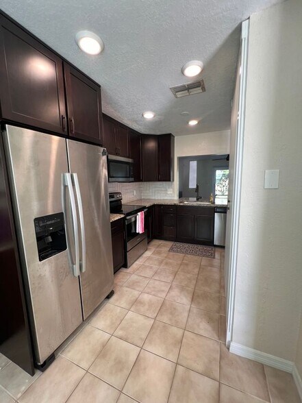 Building Photo - 16543 Lake Brigadoon Cir