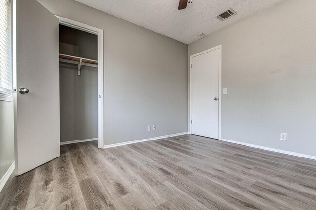 Building Photo - 16900 Simsbrook Dr