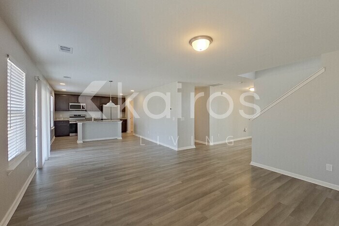 Building Photo - 102 Colonial Wy