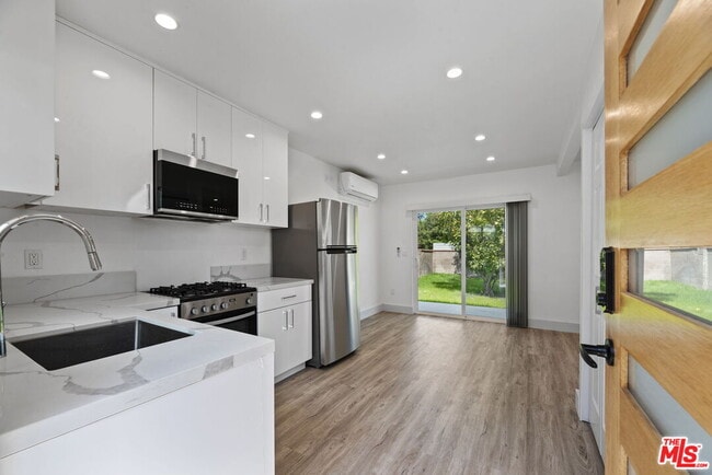 Building Photo - 6229 Sylvia Ave