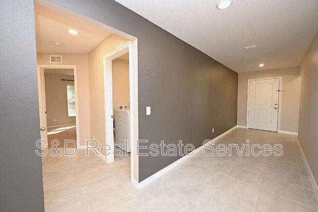 Building Photo - 1563 Swan Lake Cir