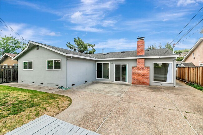Building Photo - Cambrian Park Home Near Top Schools & Park...