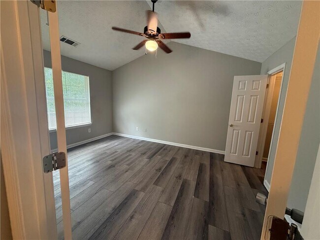 Building Photo - 980 Melrose Park Pl NW