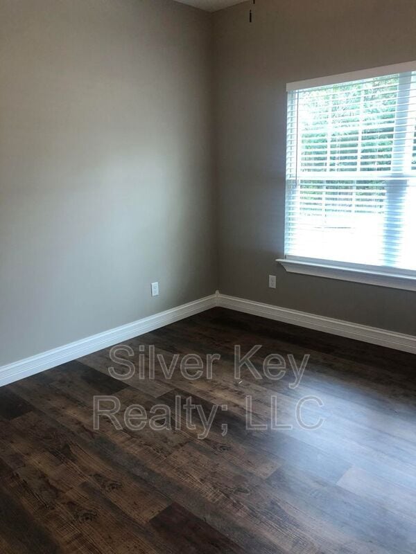 Building Photo - 427 Sterling Rd