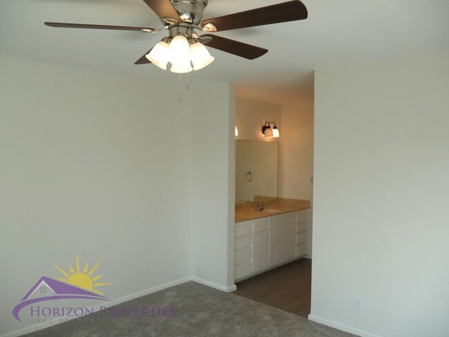 Building Photo - 3 Bed 2.5 Bath 1,380 sqft Townhome in Carm...