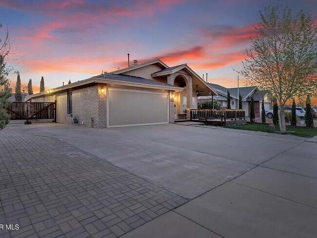 Building Photo - 5733 Saplinas Rd