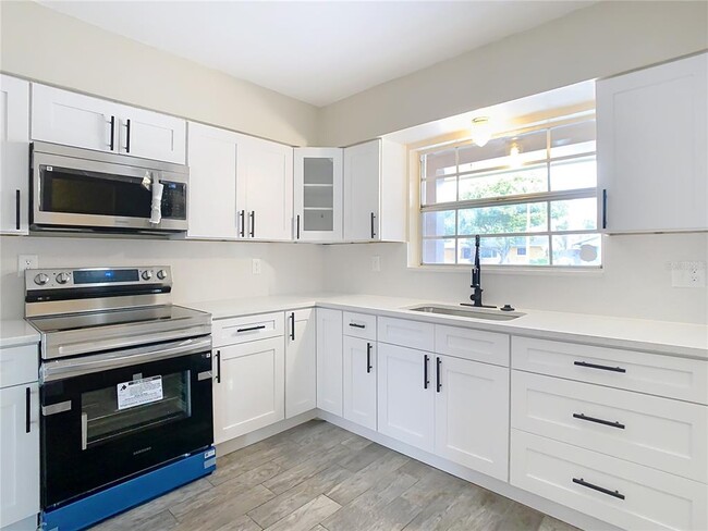 Building Photo - 1612 Fox Run Dr