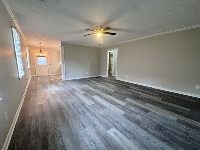 Building Photo - 454 Lexington Dr