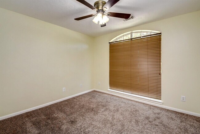 Building Photo - 635 Avery Dr